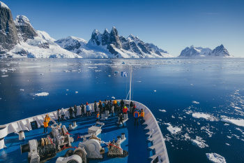 Classic Antarctica: Fly & Cruise